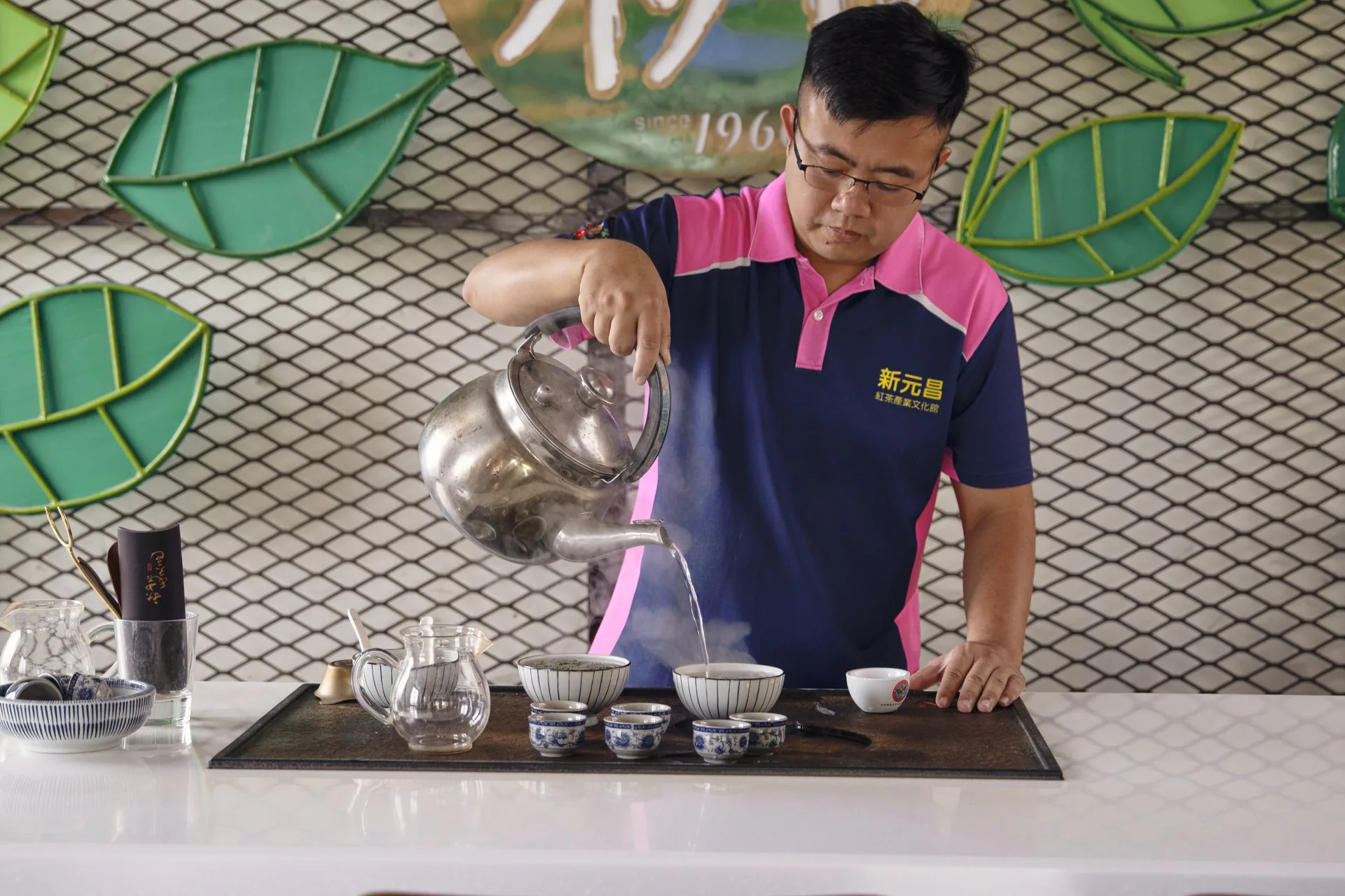 新元昌第三代茶師溫慶裕 專注於傳統碗泡法茶席